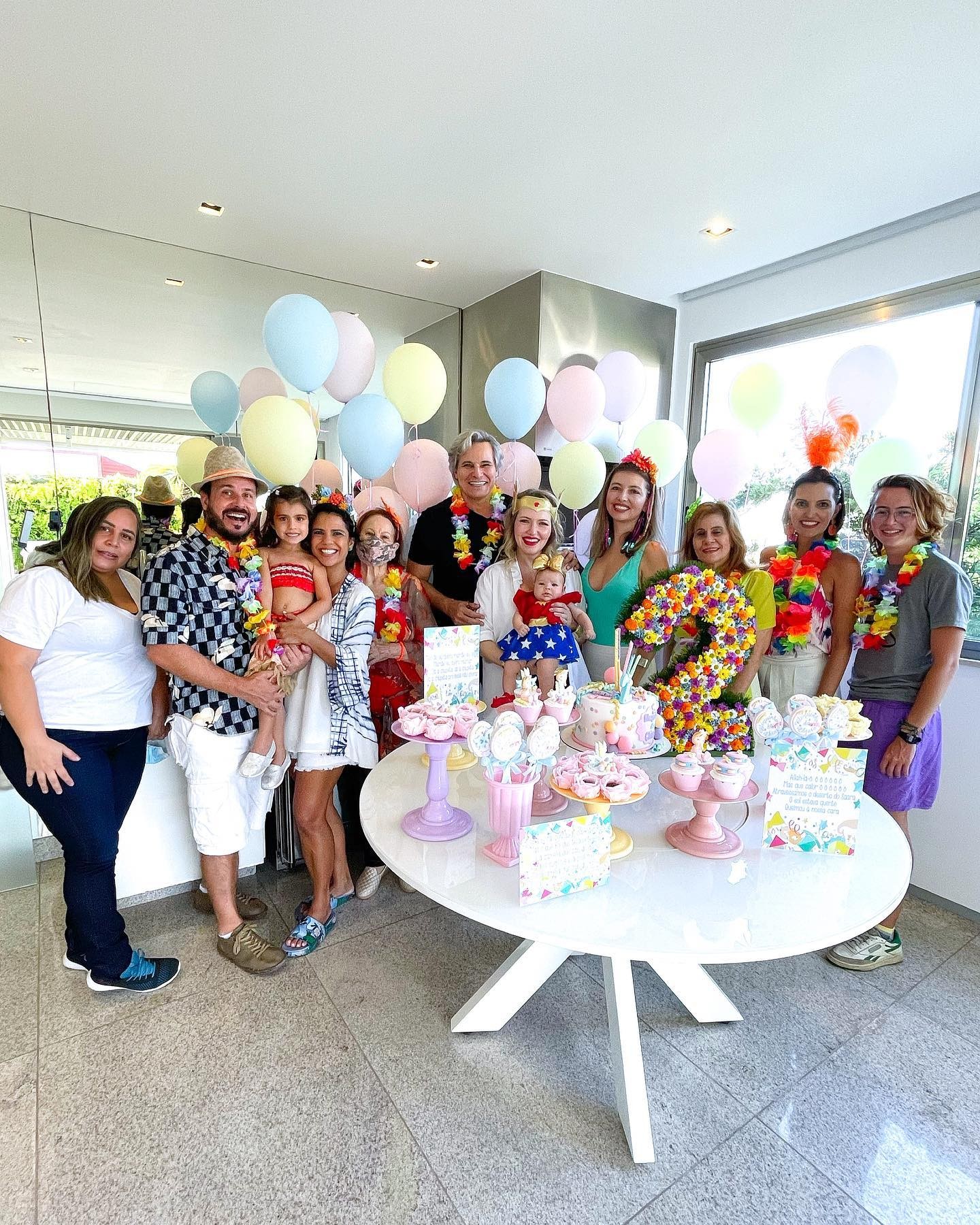Edson Celulari surge fantasiado ao celebrar 2 meses da filha (Foto: Reprodução/Instagram)
