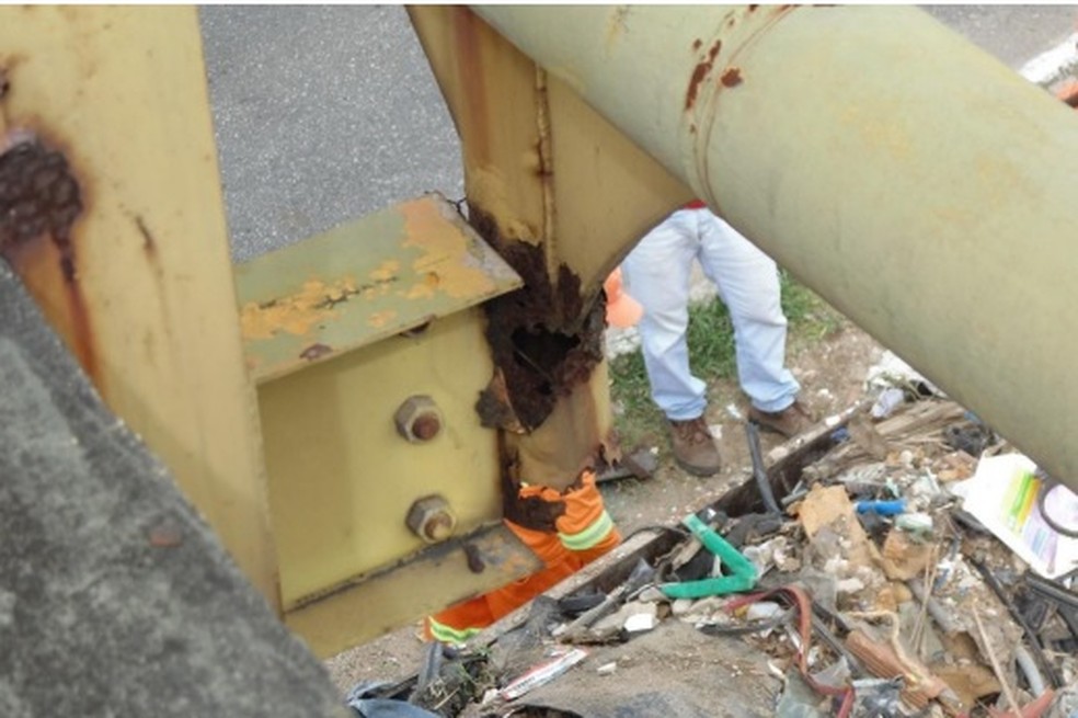 Trecho rompido por corrosão acentuada — Foto: Divulgação