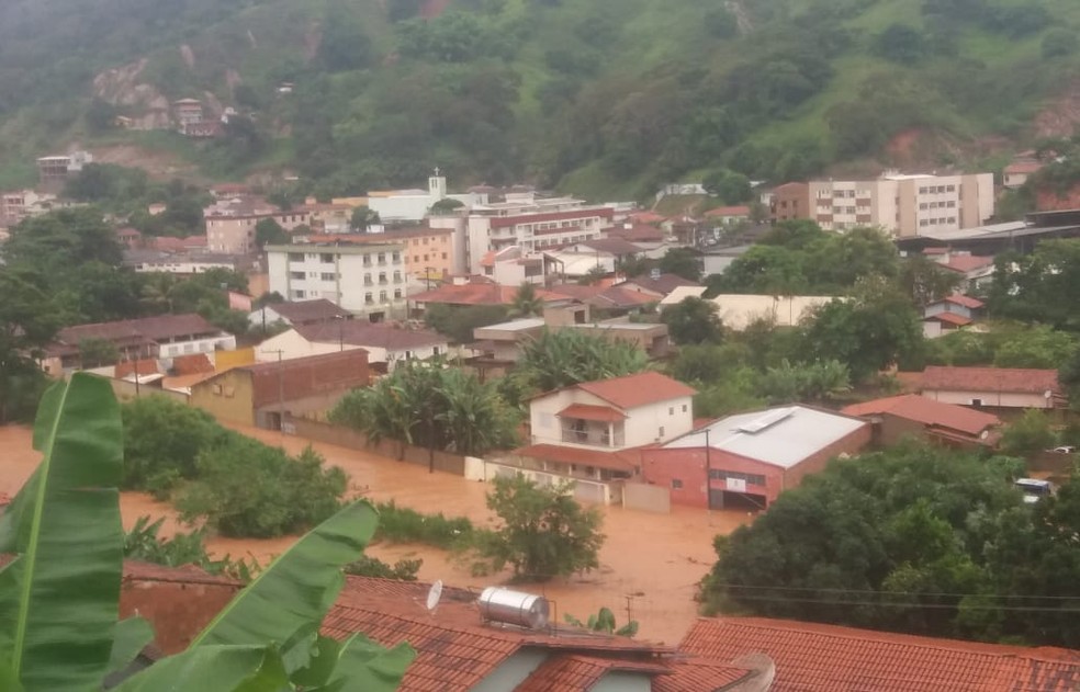 Temporal atinge Santa Maria de Itabira, na Região Central de Minas — Foto: Redes sociais