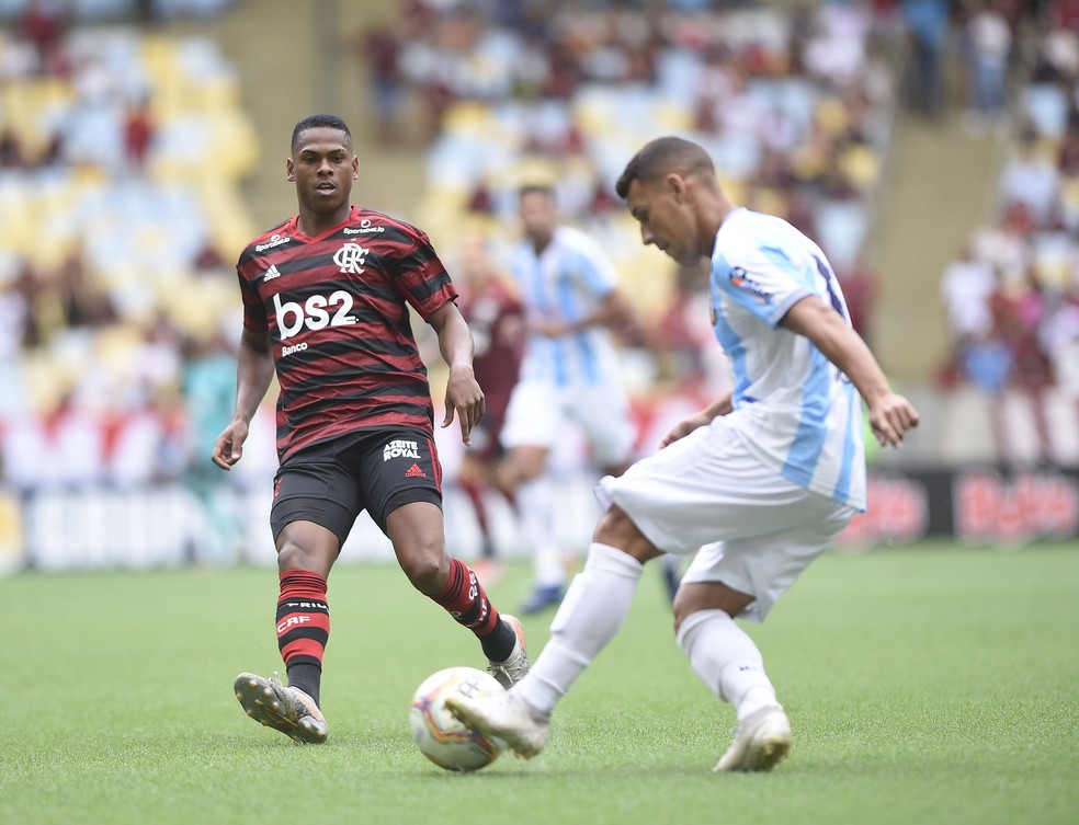 Lucas Silva teve atuação ruim na estreia do Flamengo no Carioca — Foto: André Durão