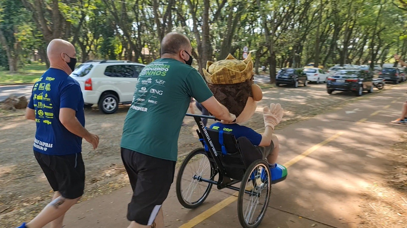 Sesc de Piracicaba e Projeto Pernas Caipiras promovem corrida e caminhada com triciclos adaptados