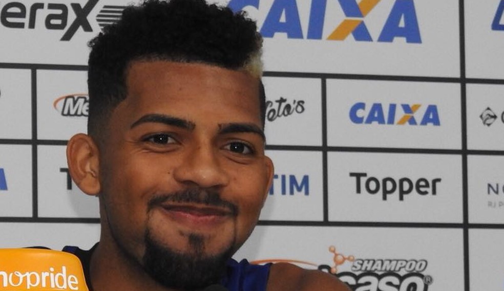 Matheus Fernandes manda bem nas roubadas de bola — Foto: Fred Gomes