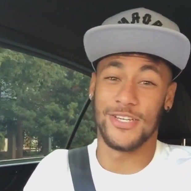 Neymar canta pagode em vídeo selfie postado na web - Quem | QUEM News