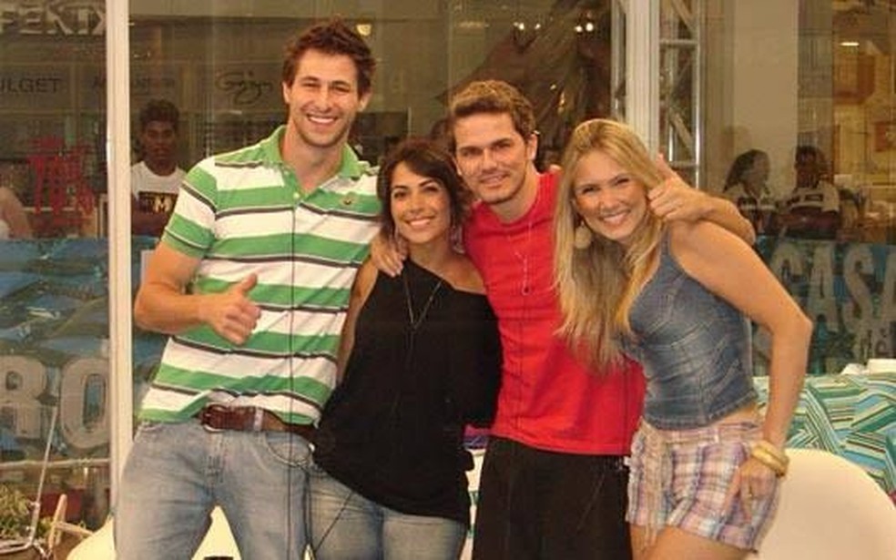 Gevaerd, de camiseta vermelha, na Casa de Vidro 1 do BBB 9.  — Foto: Reprodução/TV Globo