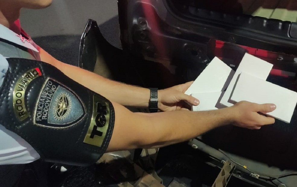 Preso por corrupção ativa e descaminho ofereceu suborno, segundo policiais — Foto: Polícia Rodoviária/Divulgação