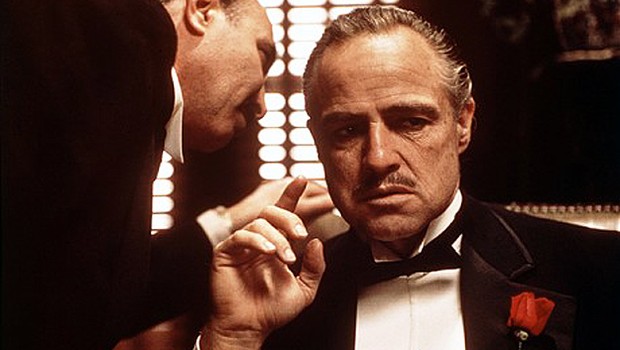 Marlon Brando interpreta Don Corleone em "O Poderoso Chefão" (Foto: Divulgação)