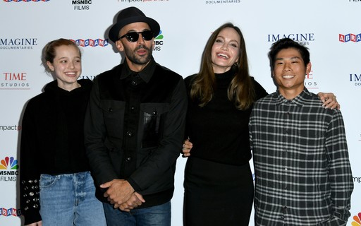 Angelina Jolie leva Shiloh e Pax para première em Los Angeles