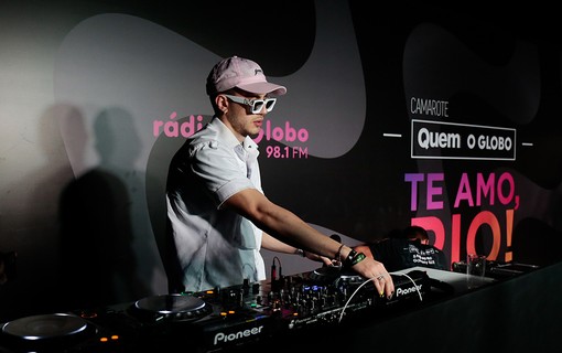 DJ Leo Picon no palco do Camarote Quem O Globo