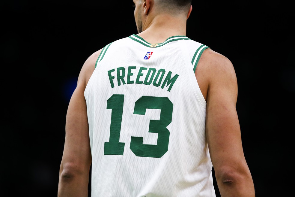 Enes Kanter Freedom, novo nome do jogador dos Celtics &mdash; Foto: Adam Glanzman/Getty Images