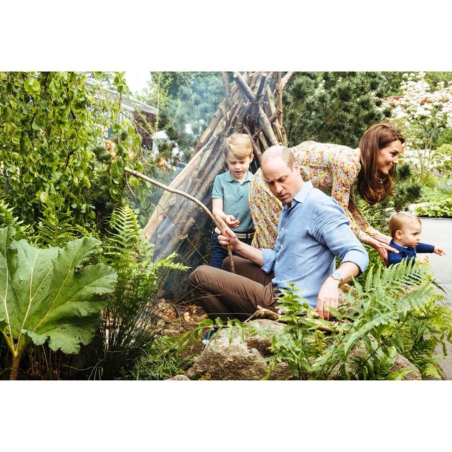 William, George, Kate e Louis no jardim criado pela duquesa (Foto: Reprodução Instagram)