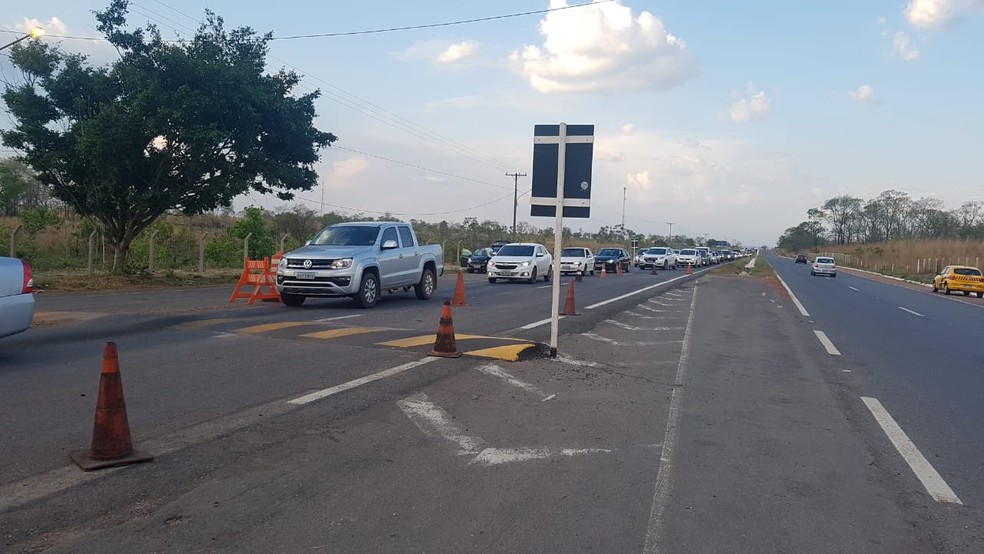 Motoristas que retornavam de Chapada dos Guimarães para Cuiabá enfrentaram congestionamento na blitz da Lei Seca — Foto: Polícia Militar de Mato Grosso/Assessoria