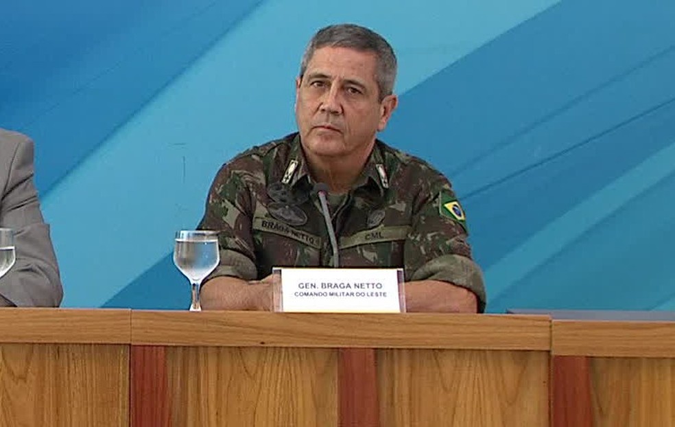 General Walter Souza Braga Netto, durante entrevista após Temer assinar decreto de intervenção no RJ. (Foto: Reprodução/NBR)