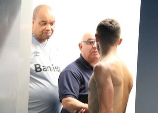 Alex e Alisson ligam para direção do Grêmio para prestar apoio a Bolaños