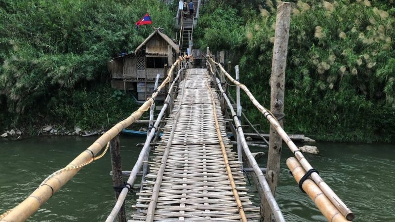 Esta parte do rio Nam Khan, em Laos, geralmente tem baixas concentrações de produtos farmacêuticos (Foto: Dr. John Wilkinson via BBC News)