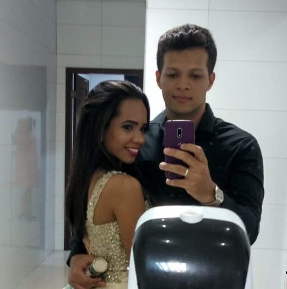 Casal se conheceu pela internet e estÃ¡ junto hÃ¡ dois anos â€” Foto: Arquivo pessoal