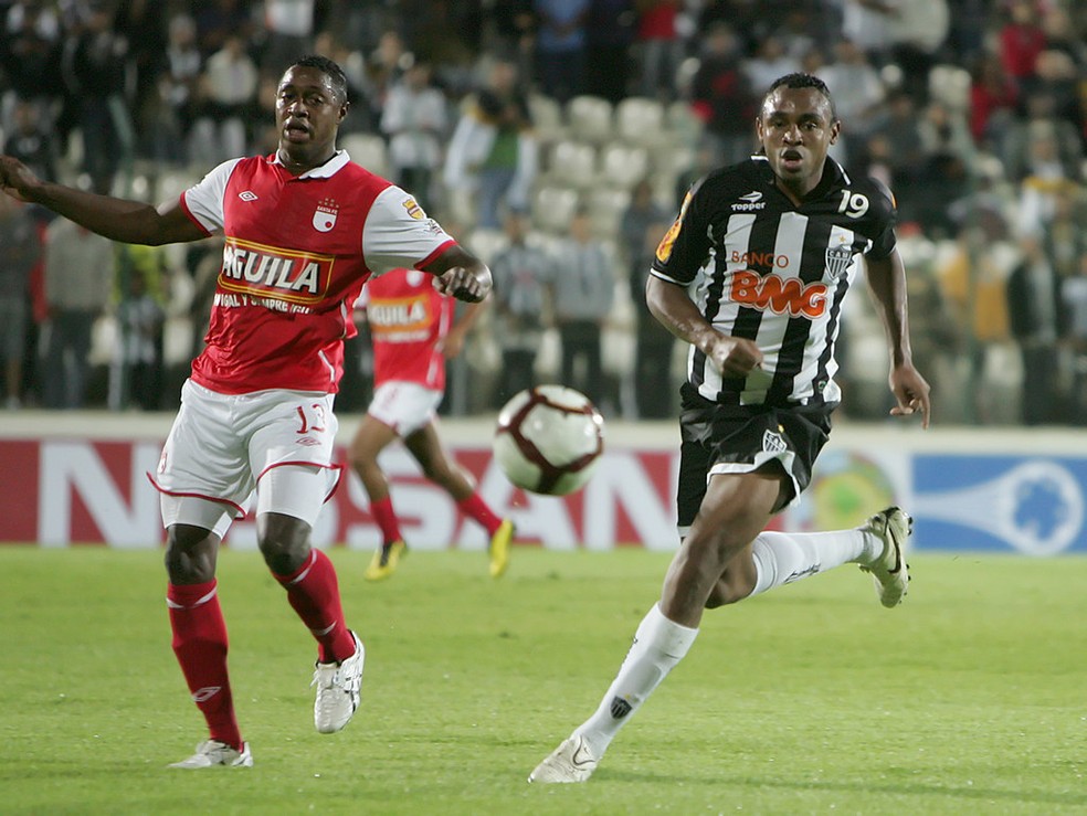 Obina tambÃ©m vestiu a camisa do AtlÃ©tico-MG â€” Foto: Bruno Cantini