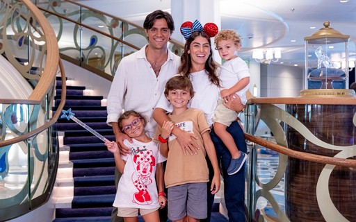 Felipe Simas e Mariana Uhlmann fazem primeiro cruzeiro com os filhos: “Aventura”