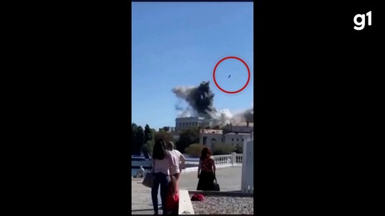 VÍDEO: Veja momento em que míssil da Ucrânia atinge quartel-general da Rússia em cidade turística na Crimeia - Programa: G1 Mundo 