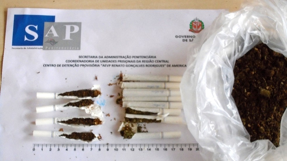 Maconha estava escondida em cigarros que visitante tentou entregar para detento no CDP de Americana em fevereiro de 2018 (Foto: SAP/Divulgação)