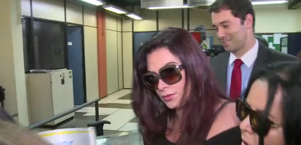 Médica diz para paciente comer secreção em resposta a queixas de complicações com procedimento estético (Foto: Reprodução/ TV Globo)