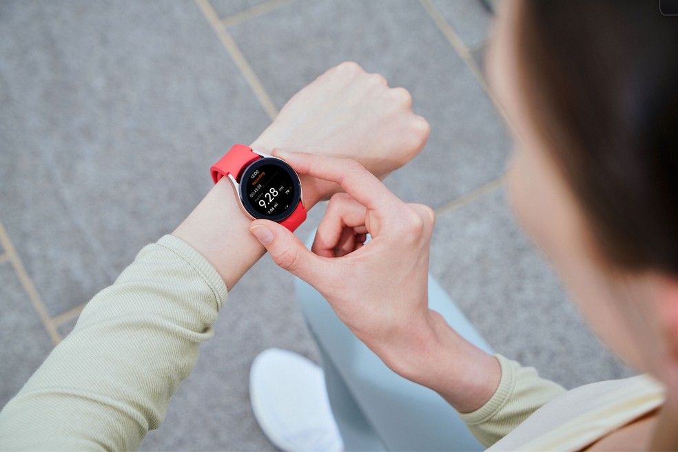 Galaxy Watch 4 garante envio de mensagens pelo relógio — Foto: Divulgação/Samsung