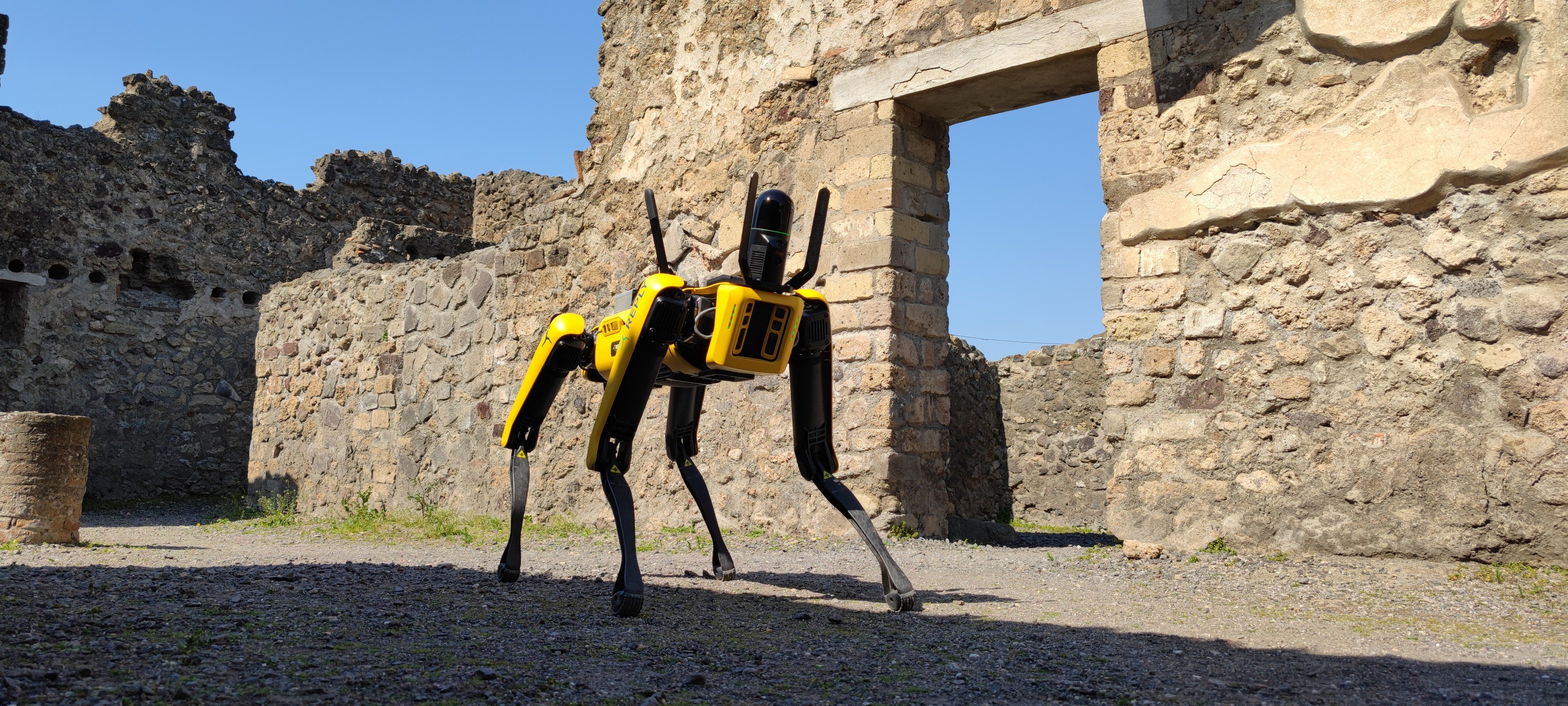  Spot, o cão de guarda robótico que cuida das ruínas de Pompeia  (Foto: Pompeii - Parco Archeologico/Reprodução/Facebook)