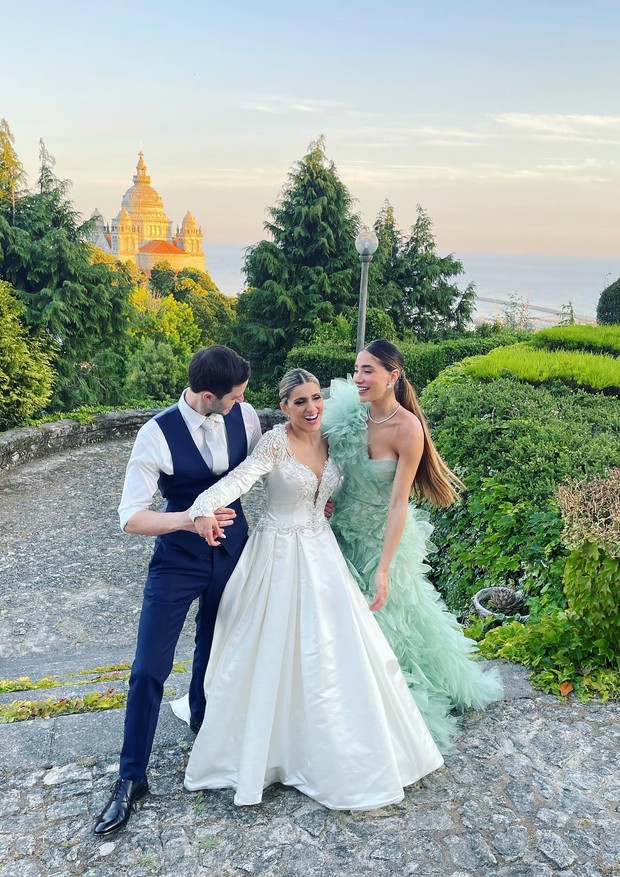 Romana Novais mostra look escolhido para casamento de amiga em Portugal (Foto: Reprodução/ Instagram)