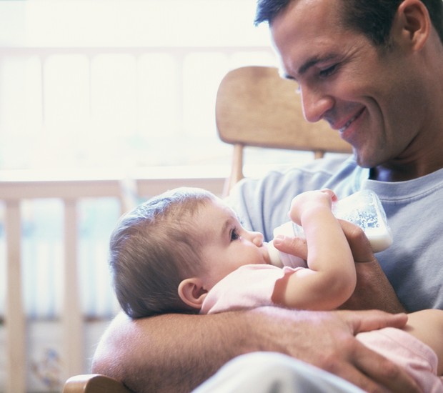 Pai: cuidado com os filhos é prioridade para a nova geração (Foto: Thinkstock)