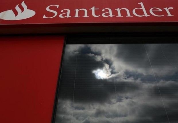 Fachada de agência do Santander (Foto: Marcelo Del Pozo/Reuters)