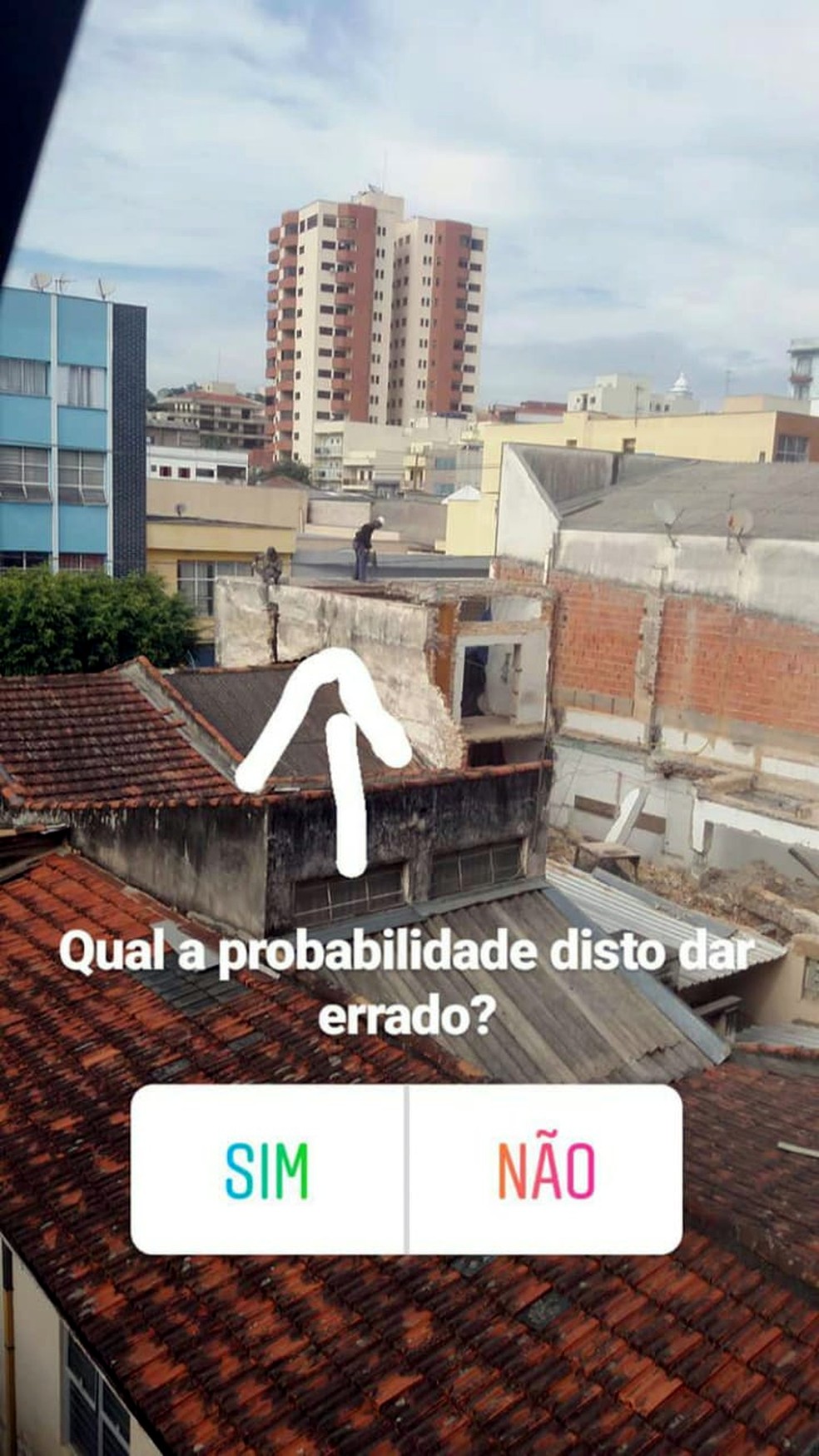 Professor fez alerta sobre o risco que havia para os trabalhadores de prédio que desabou em São Roque (Foto: Reprodução/Instagram)