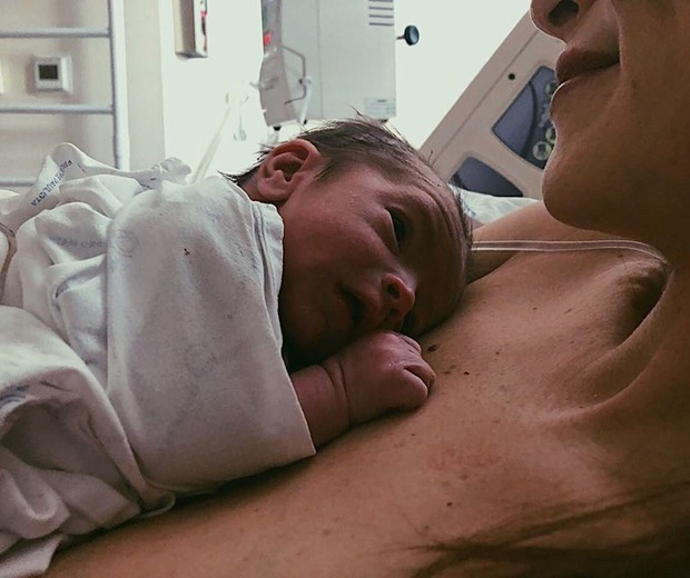 O músico Tomás Bertoni também celebrou a chegada do filho nas redes sociais (Foto: Reprodução/Instagram/Tomas Bertoni)