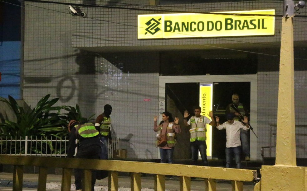 PM realiza treinamento simulado contra ataques a banco, em Jacobina — Foto: Divulgação/SSP