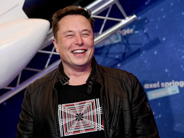 A Tesla, empresa de Elon Musk, teve 450 casos de covid-19 em funcionários da fábrica na Califórnia (Foto: Britta Pedersen-Pool/Getty Images)
