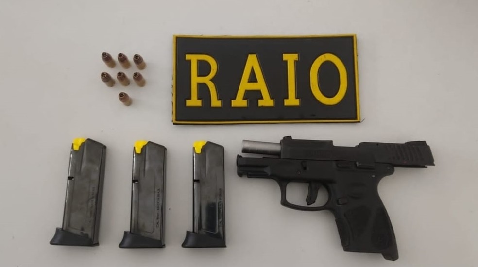 Mulher suspeita por duplo homicídio no Piauí é presa em fuga com a mãe no Ceará — Foto: Polícia Militar do Ceará