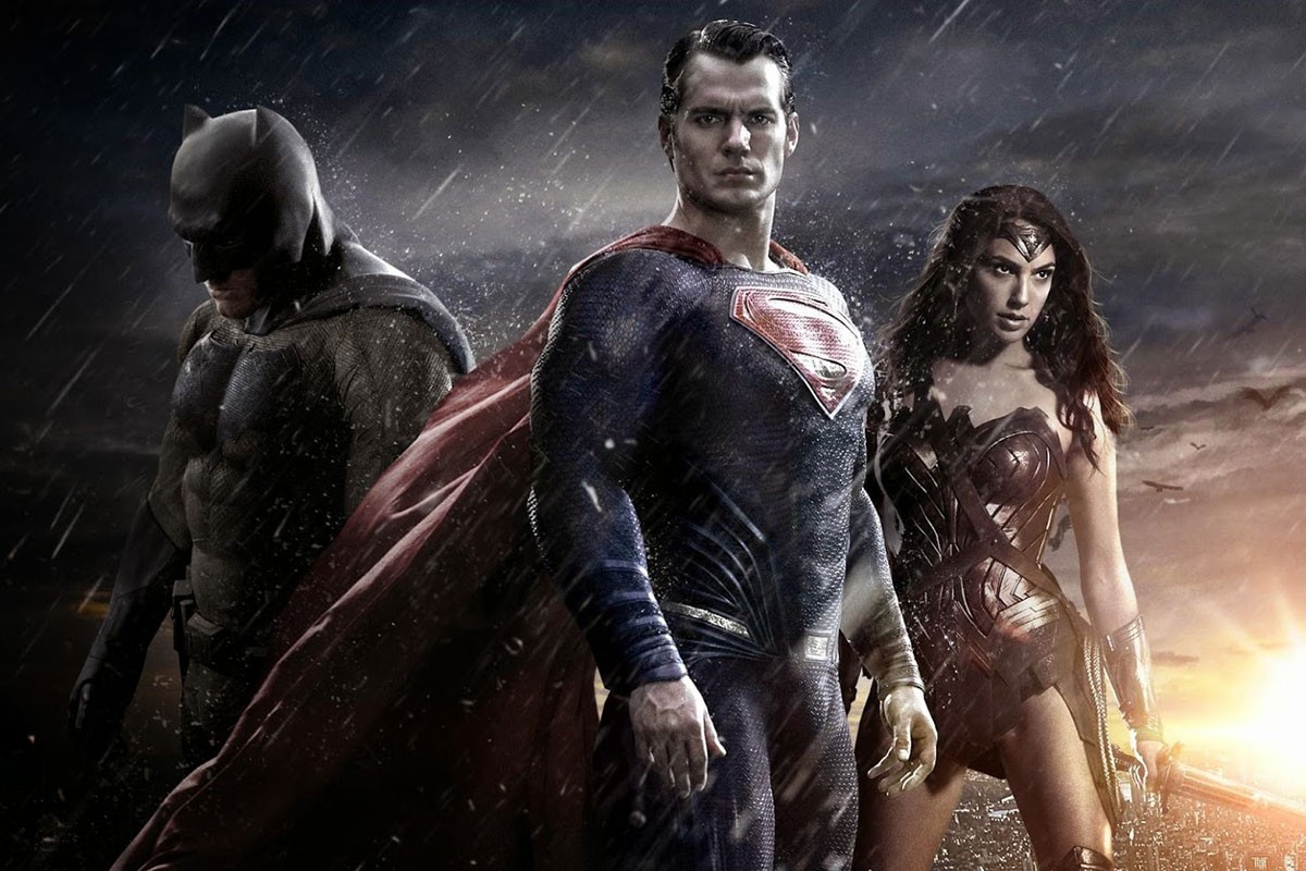 Ben Affleck, Henry Cavill e Gal Gadot em cartaz de 'Batman Vs. Superman: A Origem da Justiça' (Foto: Divulgação)