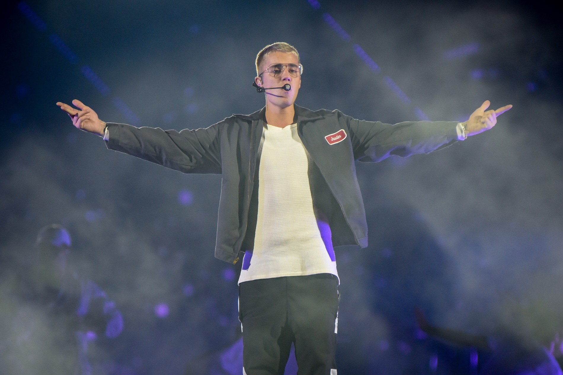 Justin Bieber retoma turnê após pausa para tratar paralisia no rosto causada por síndrome de Ramsay Hunt
