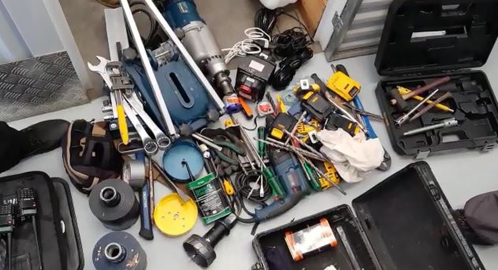 Equipamentos encontrados na casa do preso em Campinas por suspeita de integrar quadrilha de furto a banco — Foto: Polícia Federal