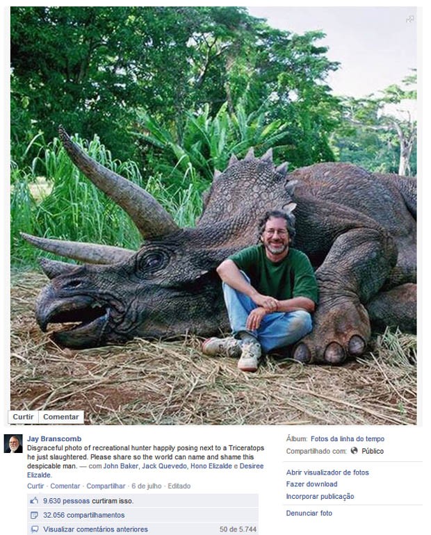 Brincadeira com foto de Spielberg leva pessoas a acreditarem que diretor matou um dinossauro! (Foto: Reprodução Facebook)