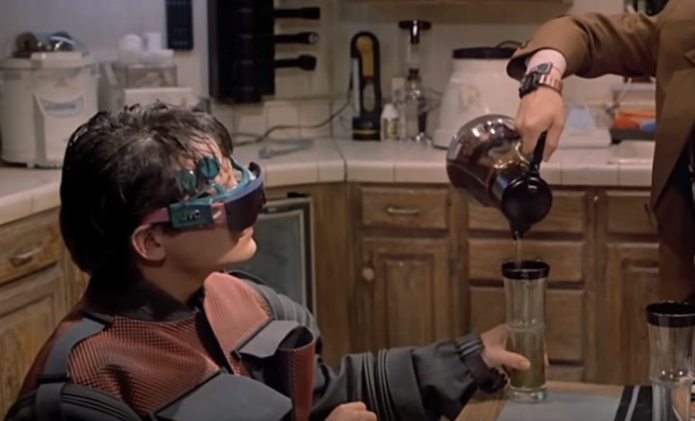 Óculos de realidade virtual já existem (Foto: Reprodução/YouTube)