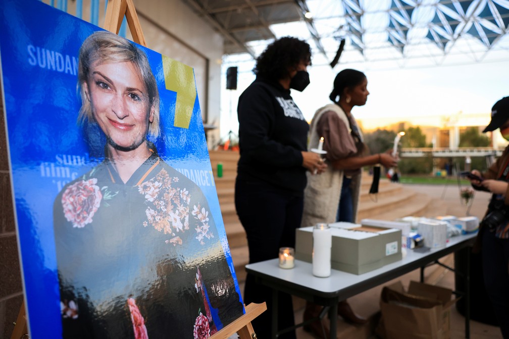 Vigília em homenagem à Halyna Hutchins em Albuquerque, Novo México, em 23 de outubro de 2021 — Foto: Kevin Mohatt/Reuters