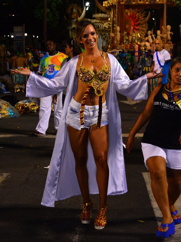 Denise Dias prestes a desfilar pela Vila Isabel no Carnaval (Foto: WIllian Oda/AgNews)