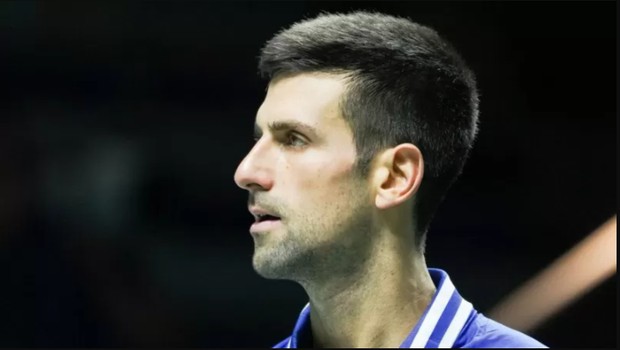 Novak Djokovic está detido em hotel após entrar na Austrália (Foto: Getty Images via BBC)