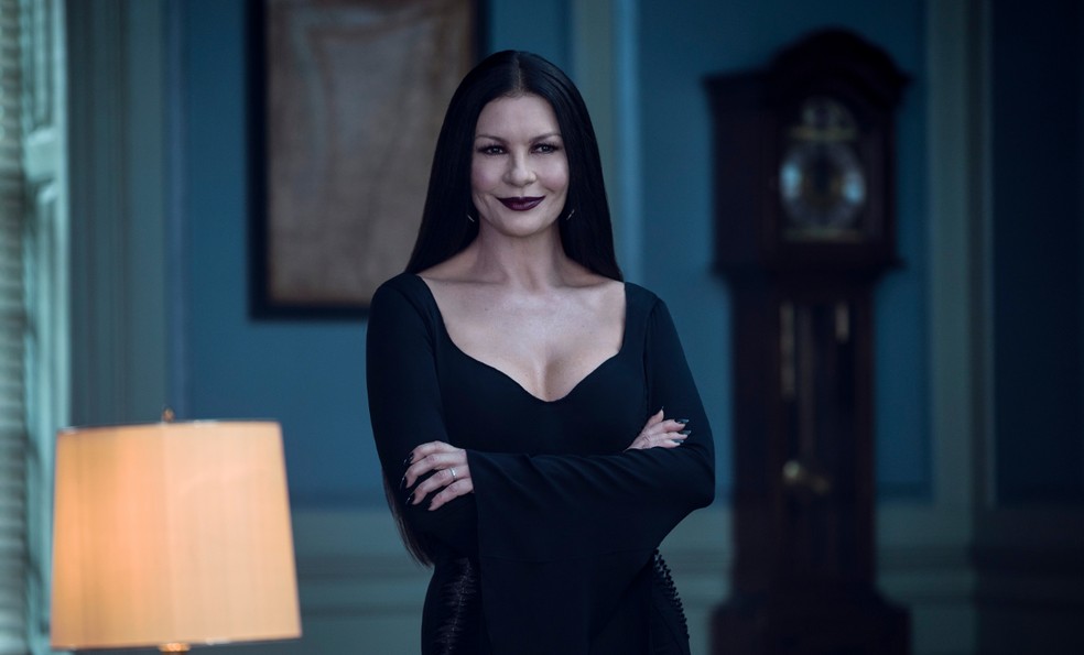 Catherine Zeta-Jones é Mortícia em 'Wandinha'; relembre carreira de sucesso  da atriz | TV & Famosos | gshow