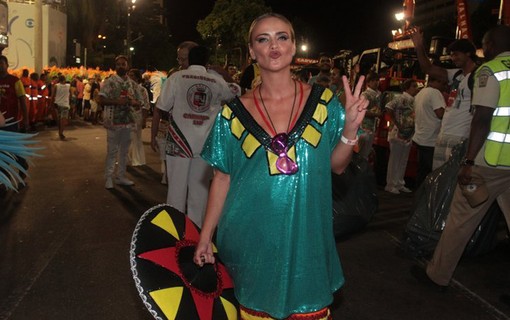 Juliana Silveira, desfila para a Grande Rio