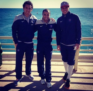 Lucas, Marquinhos e Thiago Silva posam para foto no hotel (Foto: Reprodução/Instagram)