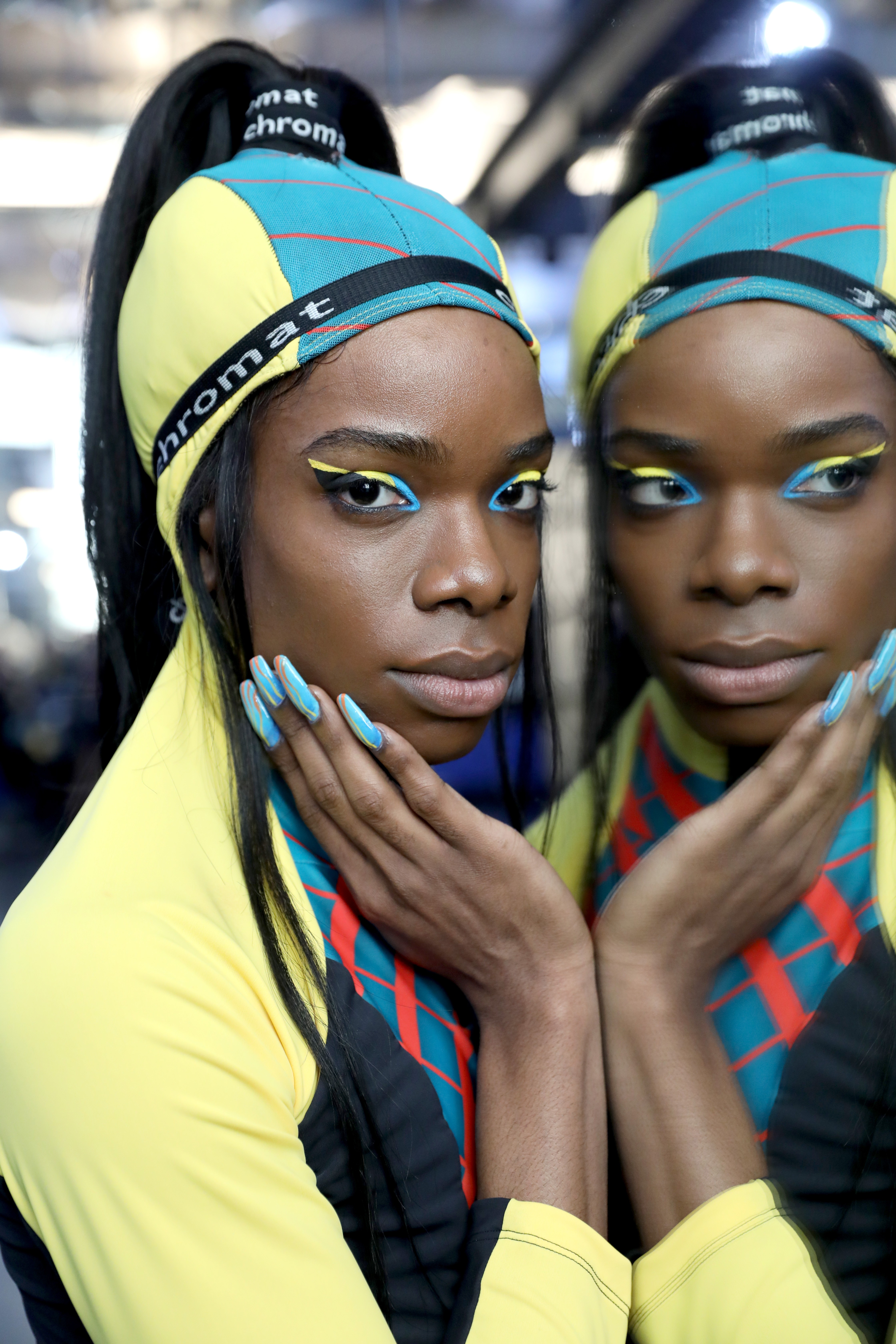 Tendências de beleza da NYFW: olhos coloridos (Foto: Getty Images)