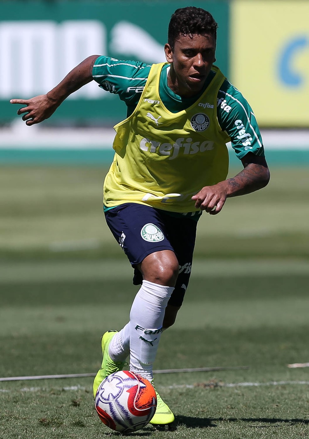 Marcos Rocha assina por quatro temporadas com o Palmeiras — Foto: Cesar Greco/Ag Palmeiras/Divulgação