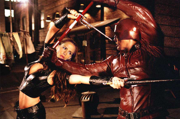 Ben Affleck e Jennifer Garner em cena de Demolidor (2003) (Foto: Reprodução)