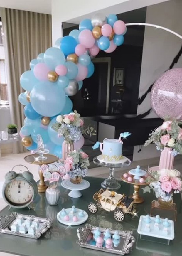 Ana Paula Siebert e Roberto Justus celebram 8 meses de Vicky com festa da Cinderella (Foto: Reprodução / Instagram)