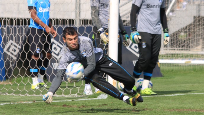 Indicado por Felipão, Grassi carrega 11 times na carreira e título no Gauchão